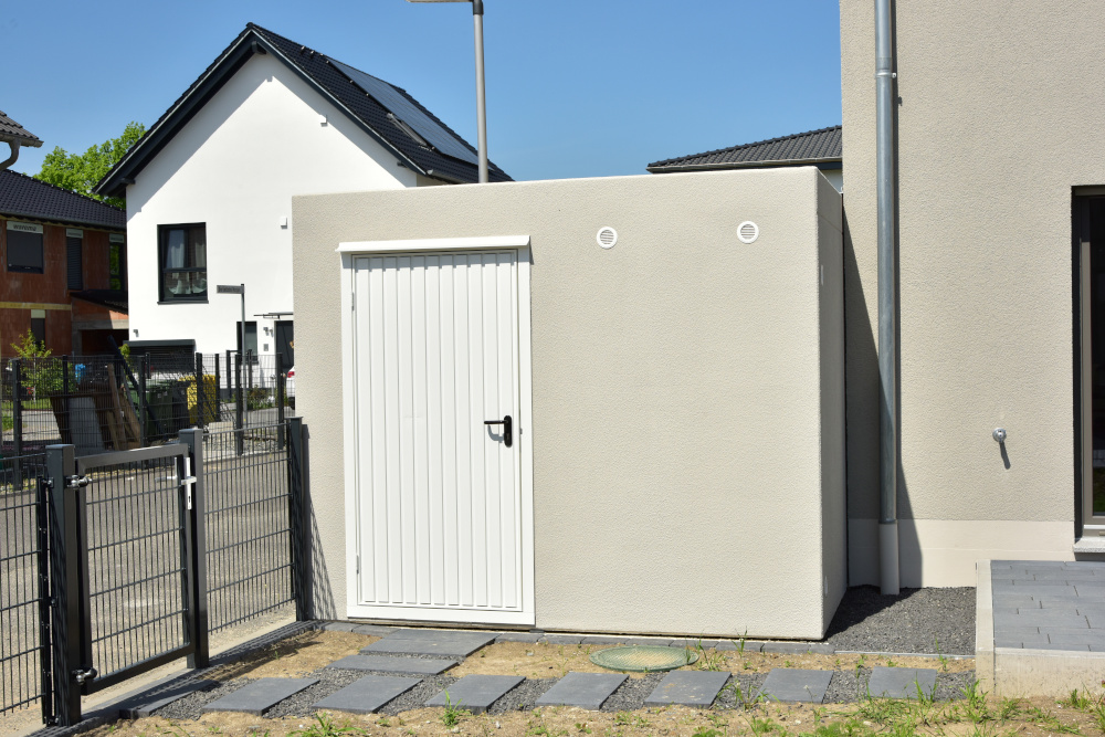 Moderne Garage mit Nebentüre